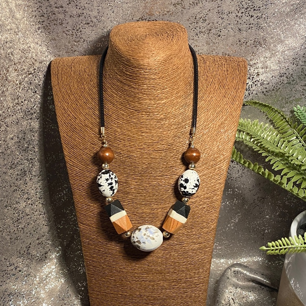 Elegant Black and Brown Beaded Necklace